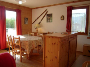 Appartement cosy 4 pers, proche pistes et commerces, terrasse, parking, skis et WiFi en option - FR-1-733-86